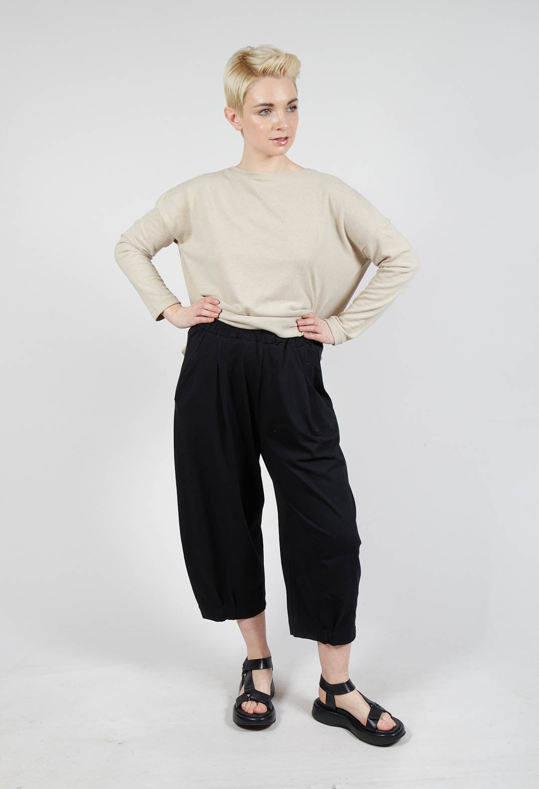 Bianco U Trousers in Nero