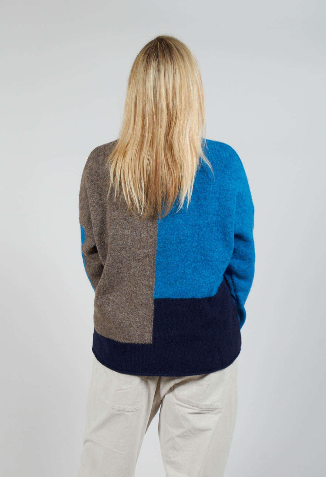Block Colour Jumper in Crusca Sky and Blu