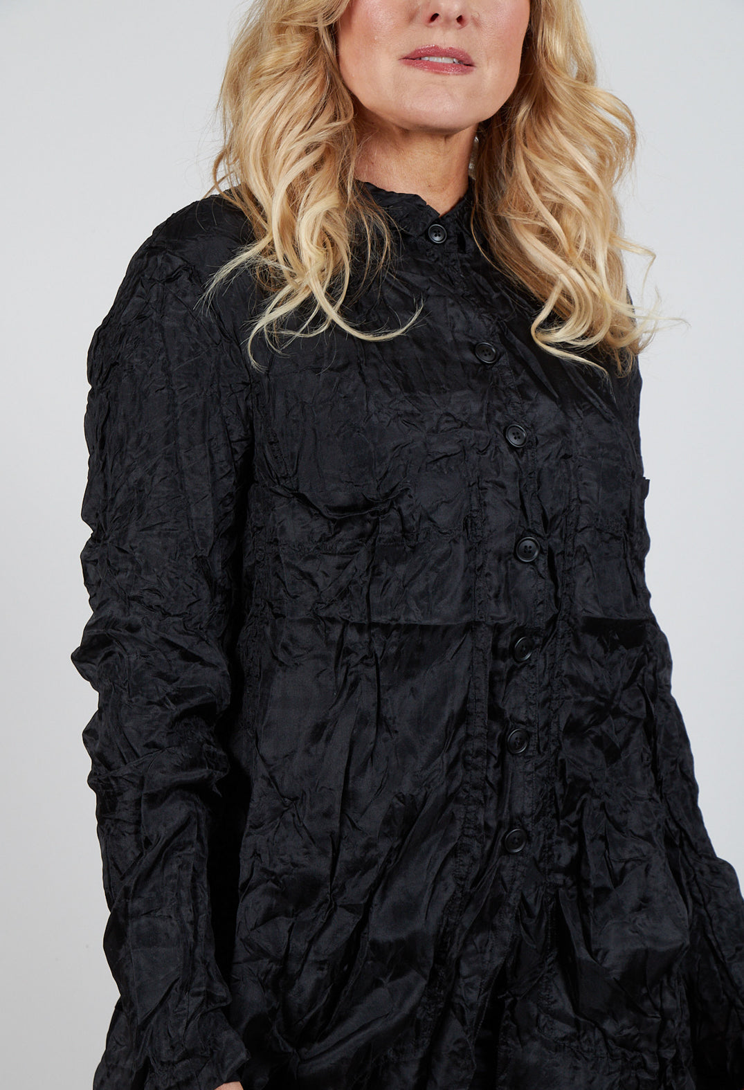 Button Plisse Shirt in Black