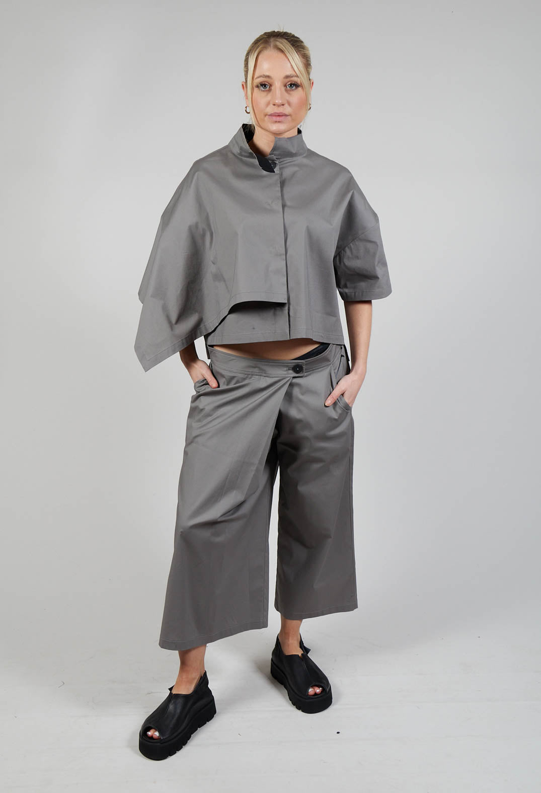 COSE Trousers in Grey Brown