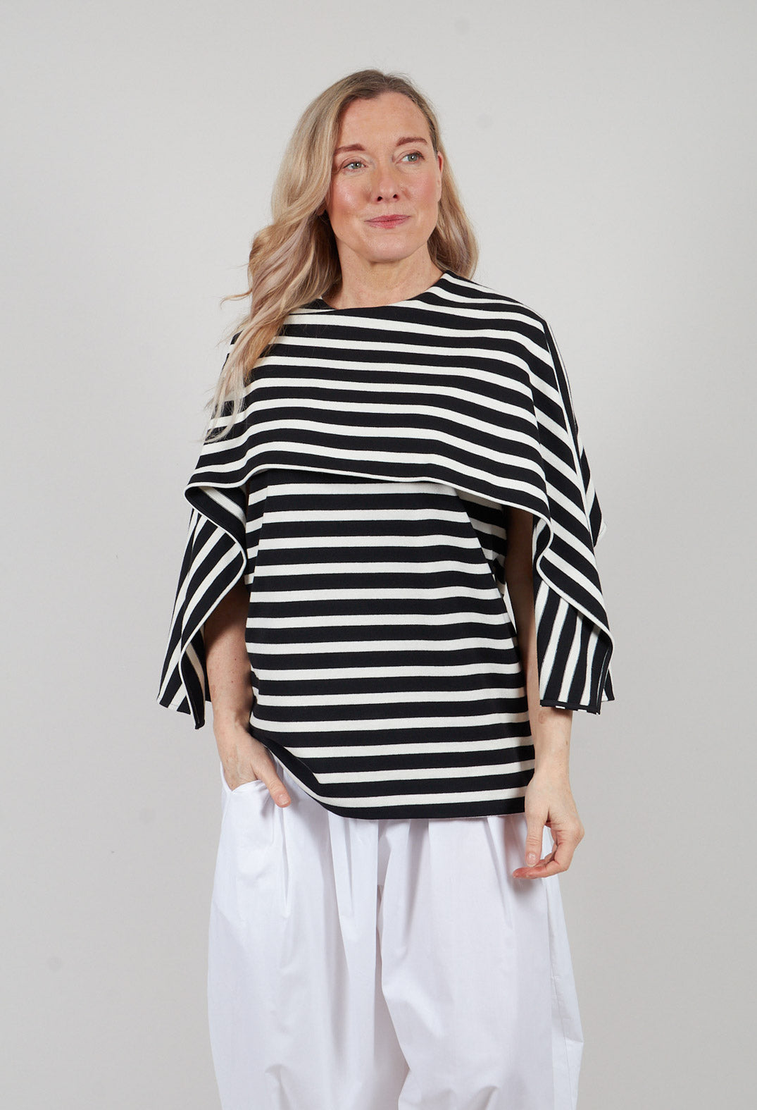 Caped Vest in Righe Latte and Nero