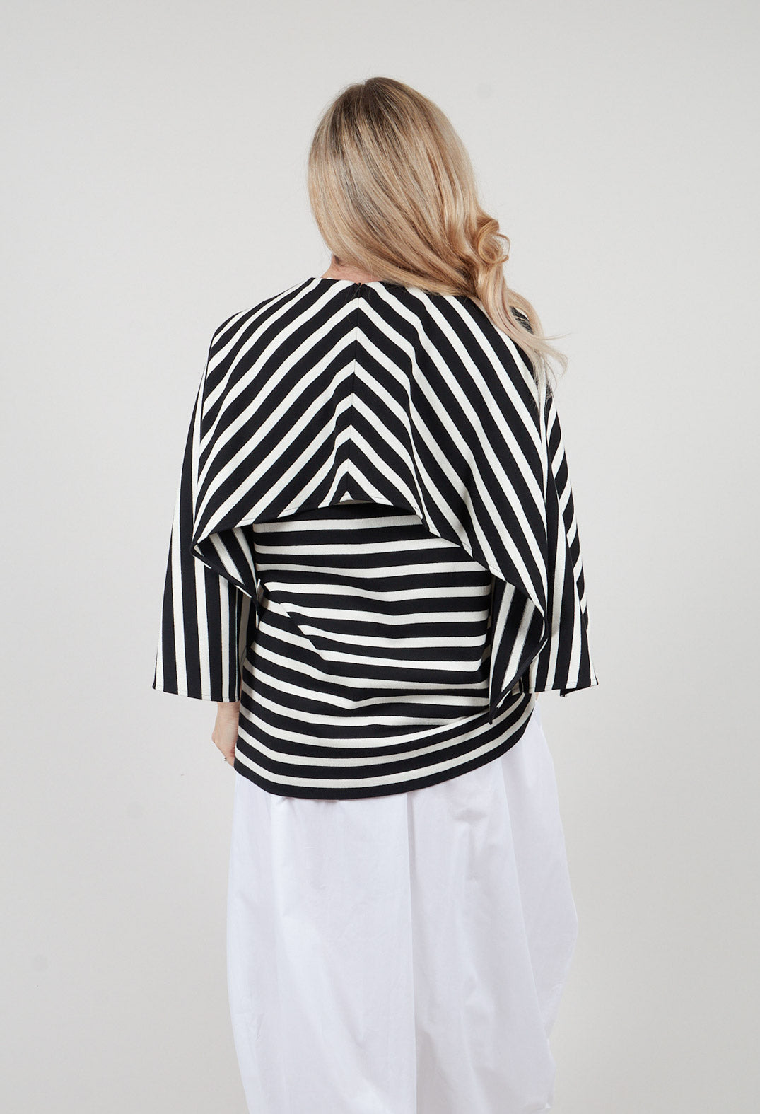 Caped Vest in Righe Latte and Nero