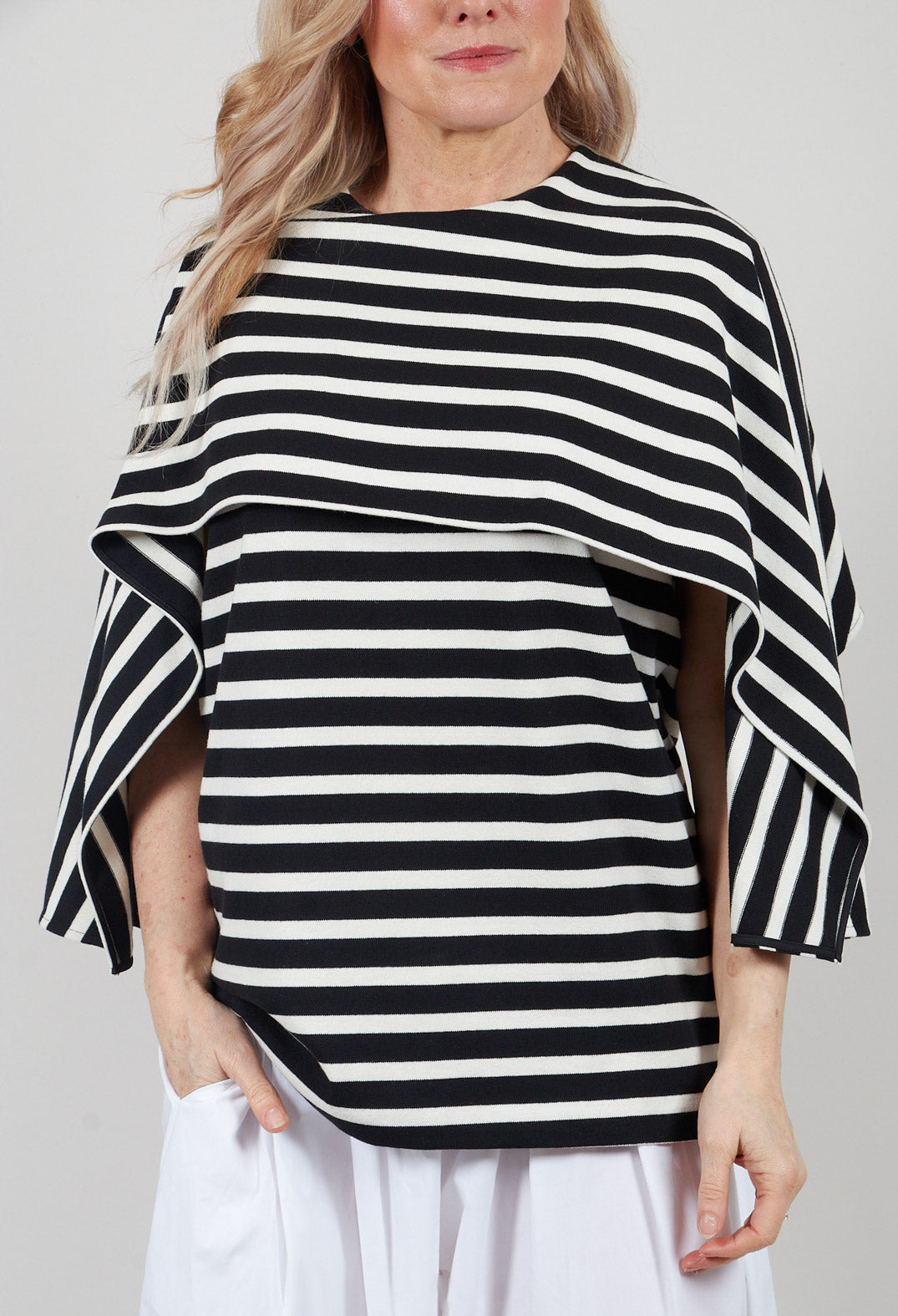 Caped Vest in Righe Latte and Nero
