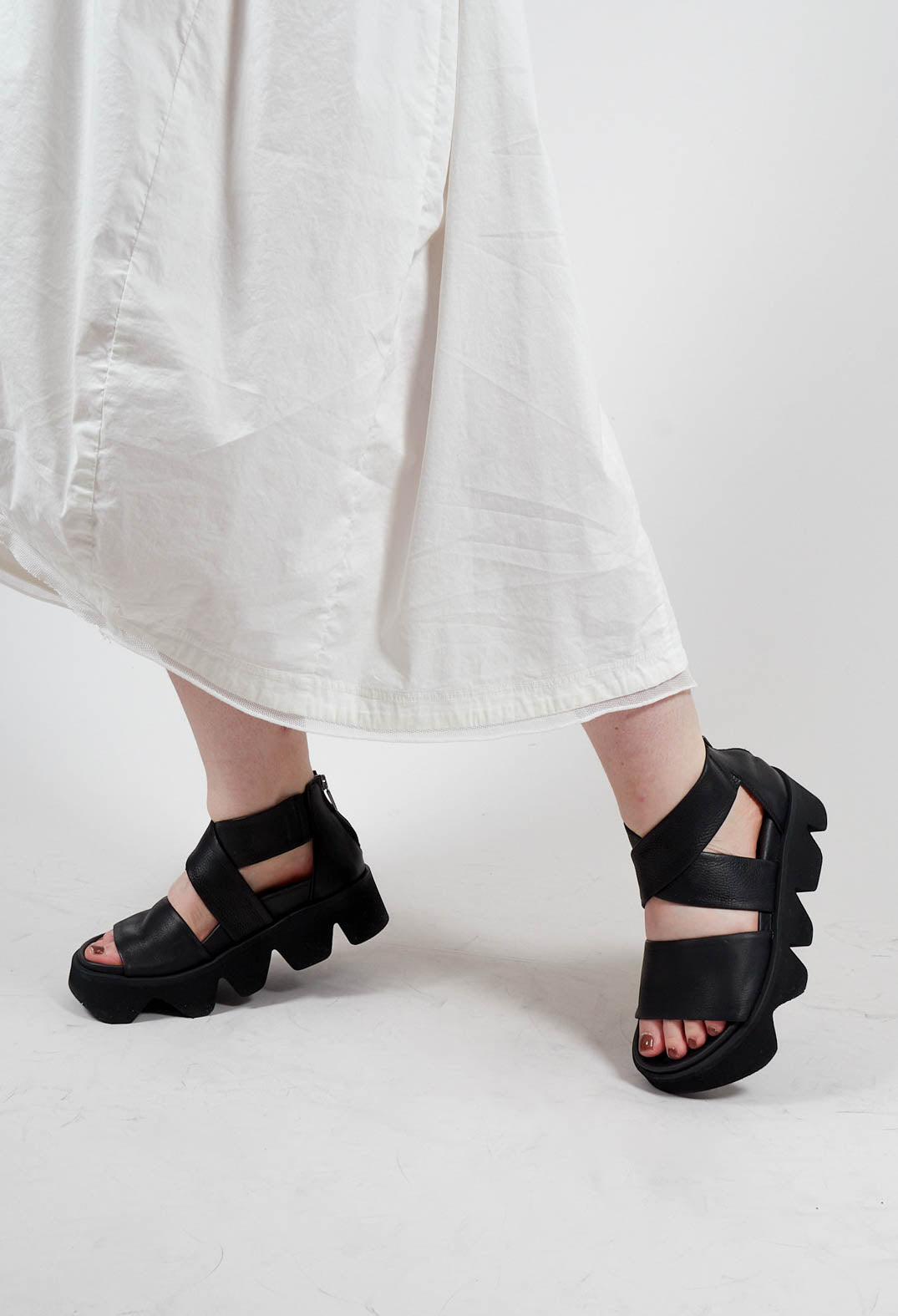 Chunky Sole Zip Heeled Sandal in Gasoline Nero