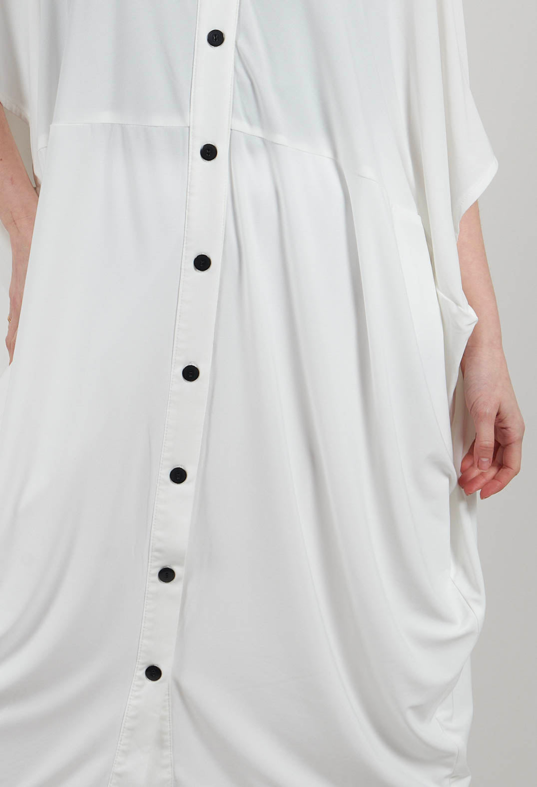 Collarless Dress in White Isar