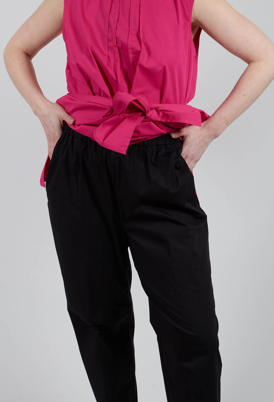 Cotton Poplin Joggers in Black