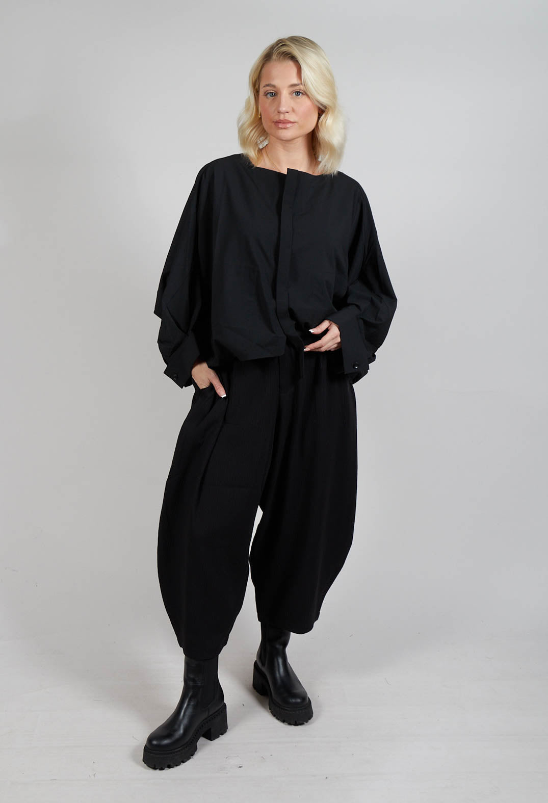 Crepe Texture Trousers in Black