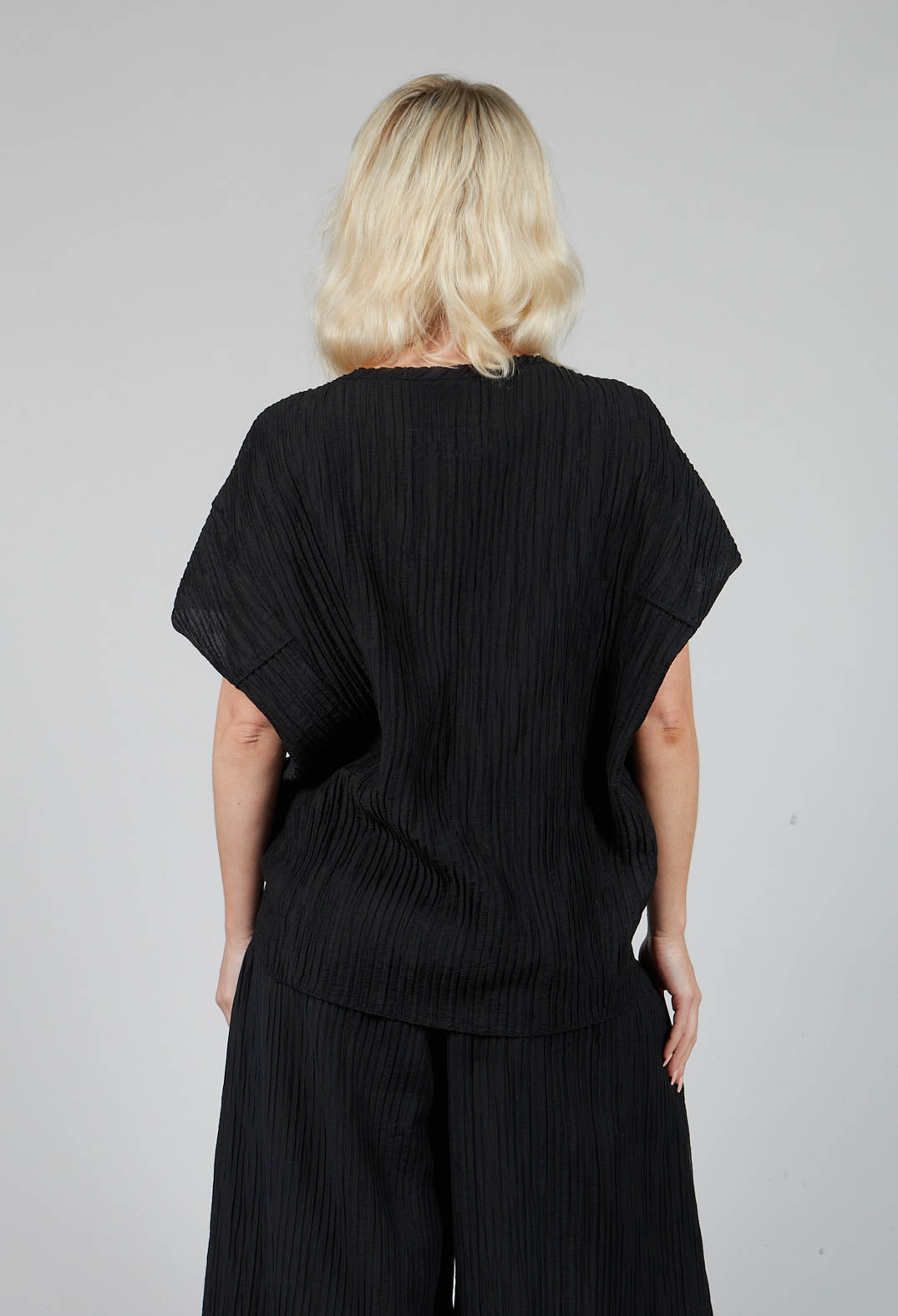 Crinkle Geometric Top in Black