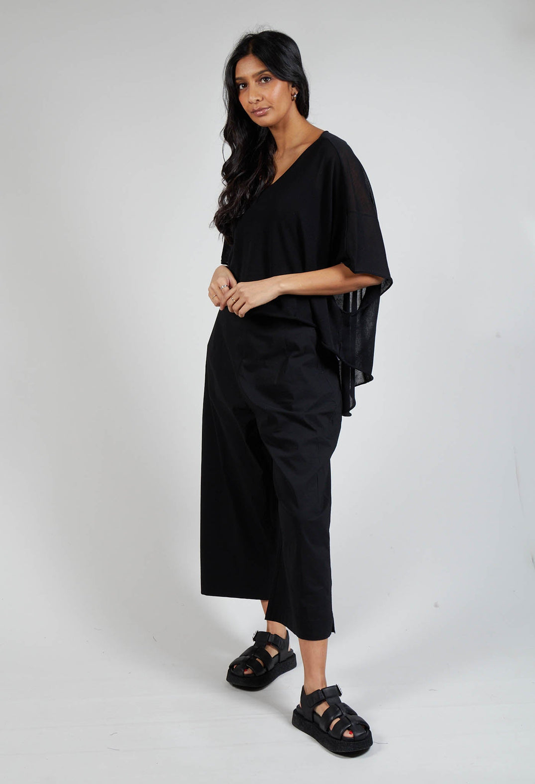 Cropped Lightweight Relaxed Jumper in Black