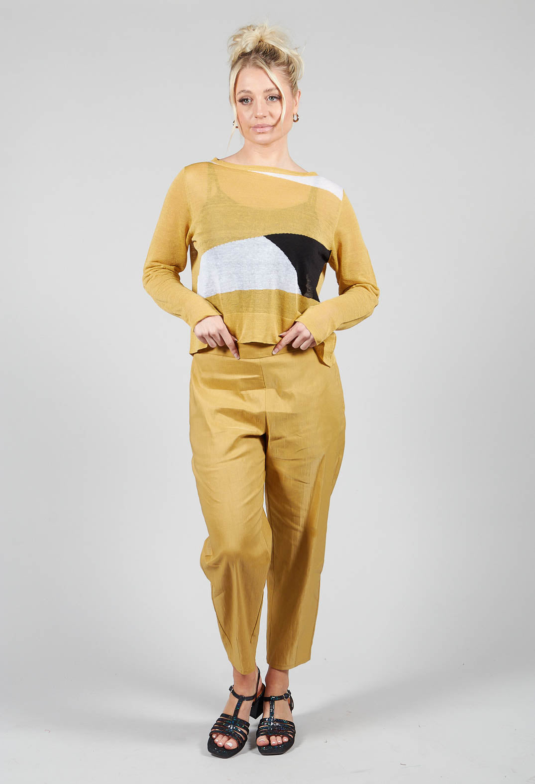 Cropped Slim Leg Pants in Mustard