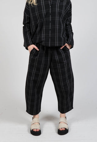 Cropped Trousers in Black