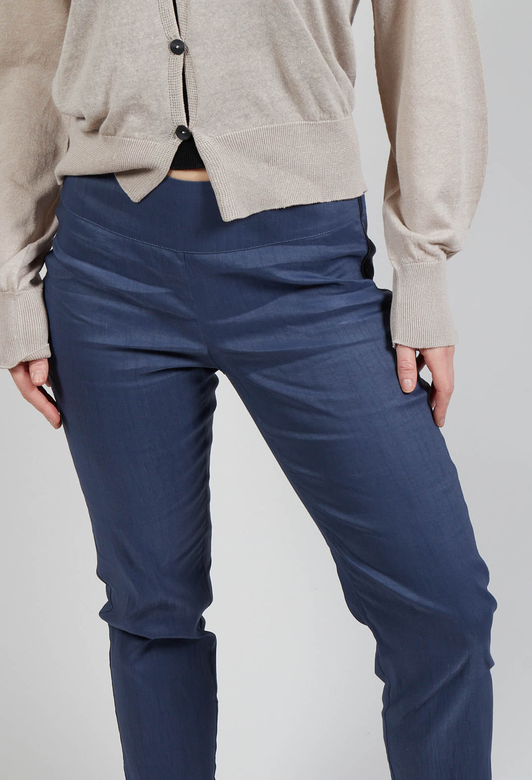Cropped Trousers in Midnight Blue