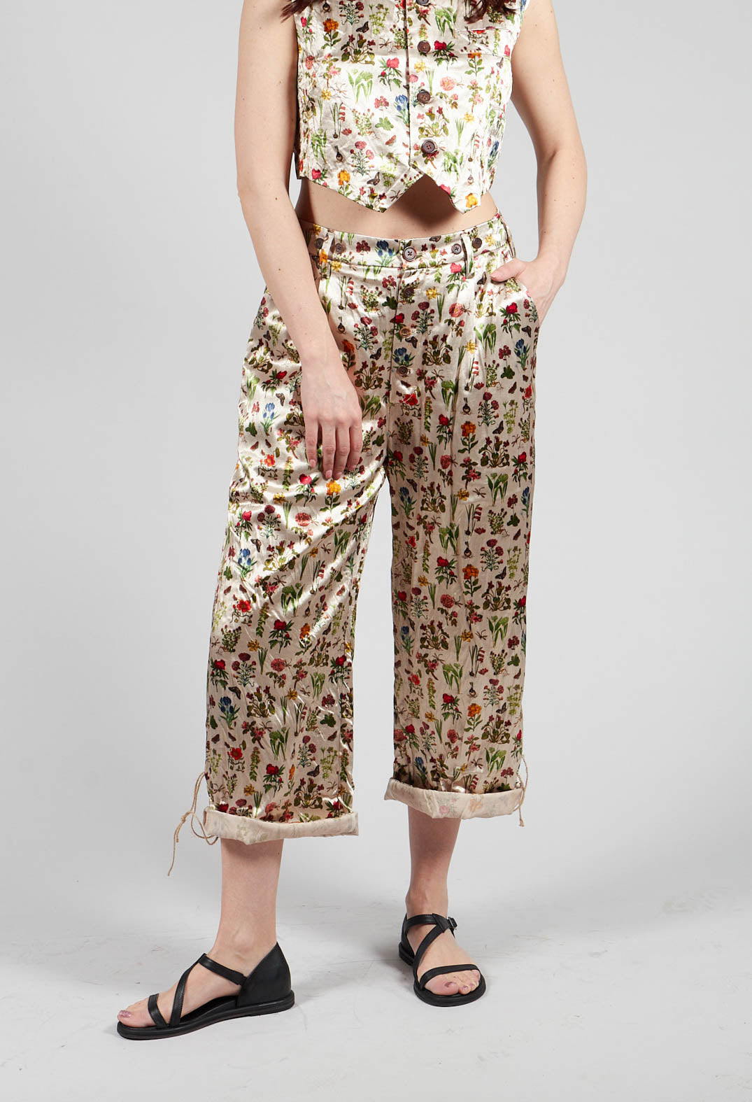 Cropped Trousers in Petite Fleurs