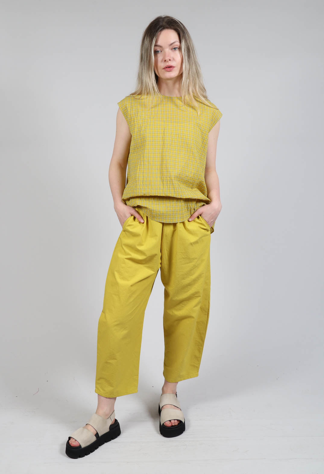 Cropped Trousers in Saffron