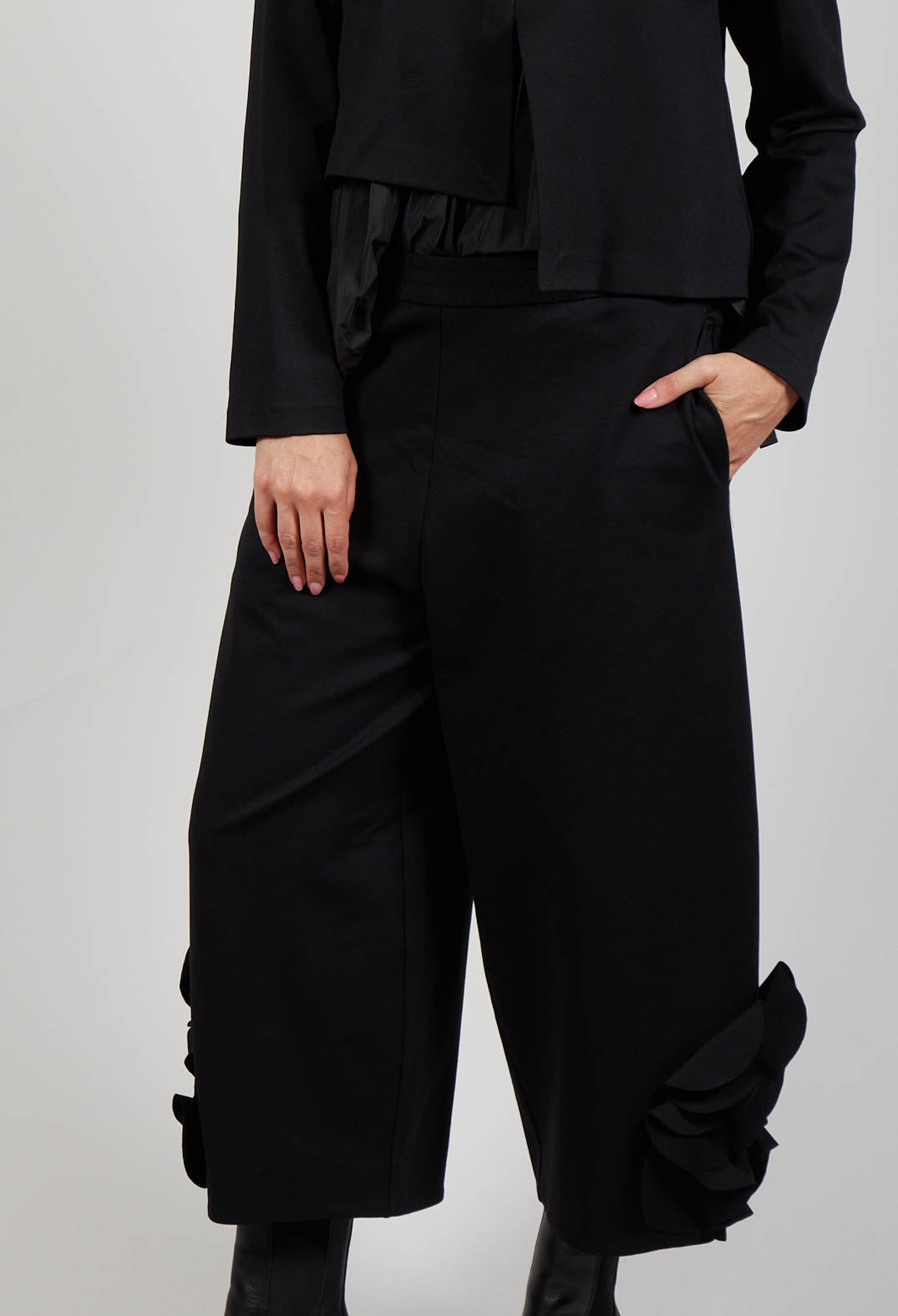 Cropped Trousers with Embellishment Detail in Nero