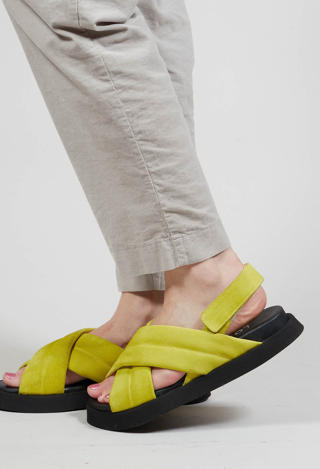 Cross Over Strap Sandals in London Giallo