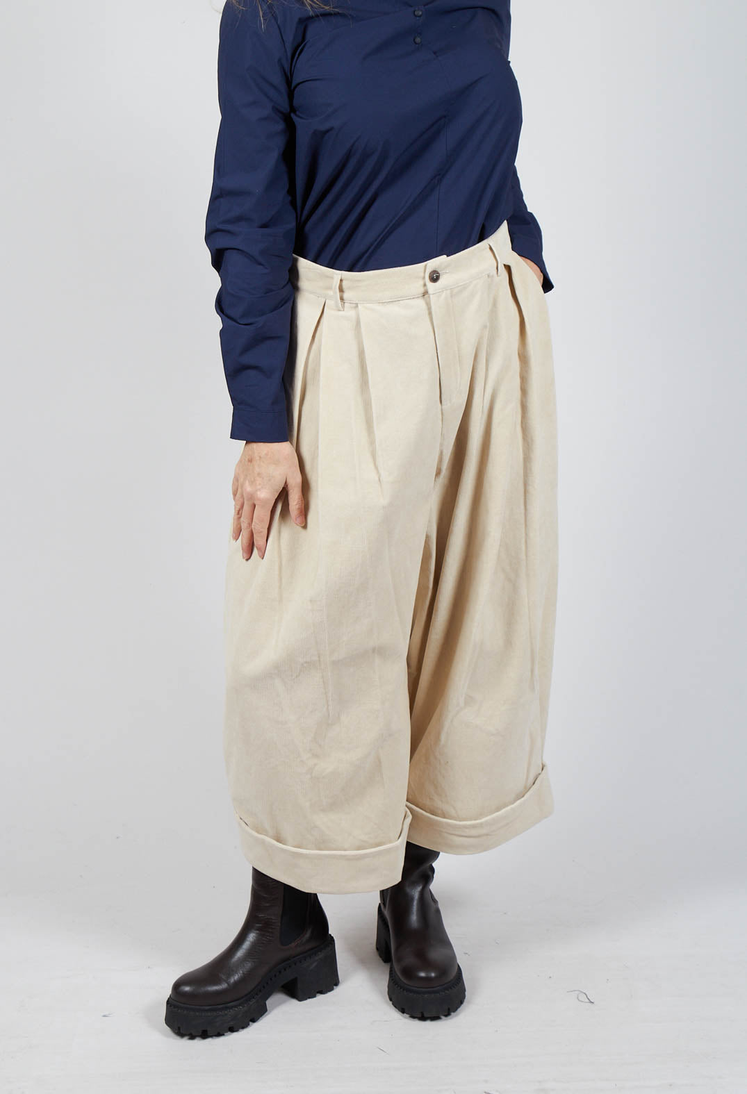 Cuffed Trousers in Natural