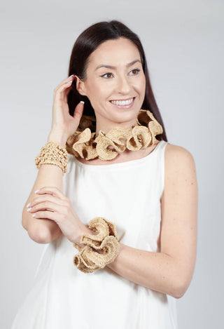 Curled Woven Necklace in Raffia