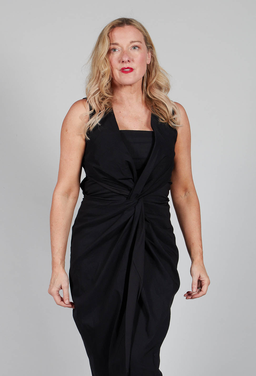 Cut Out Shift Dress in Nero