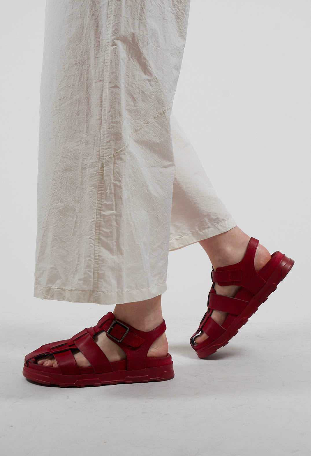 Cut out Sandals in Gasoline Rosso