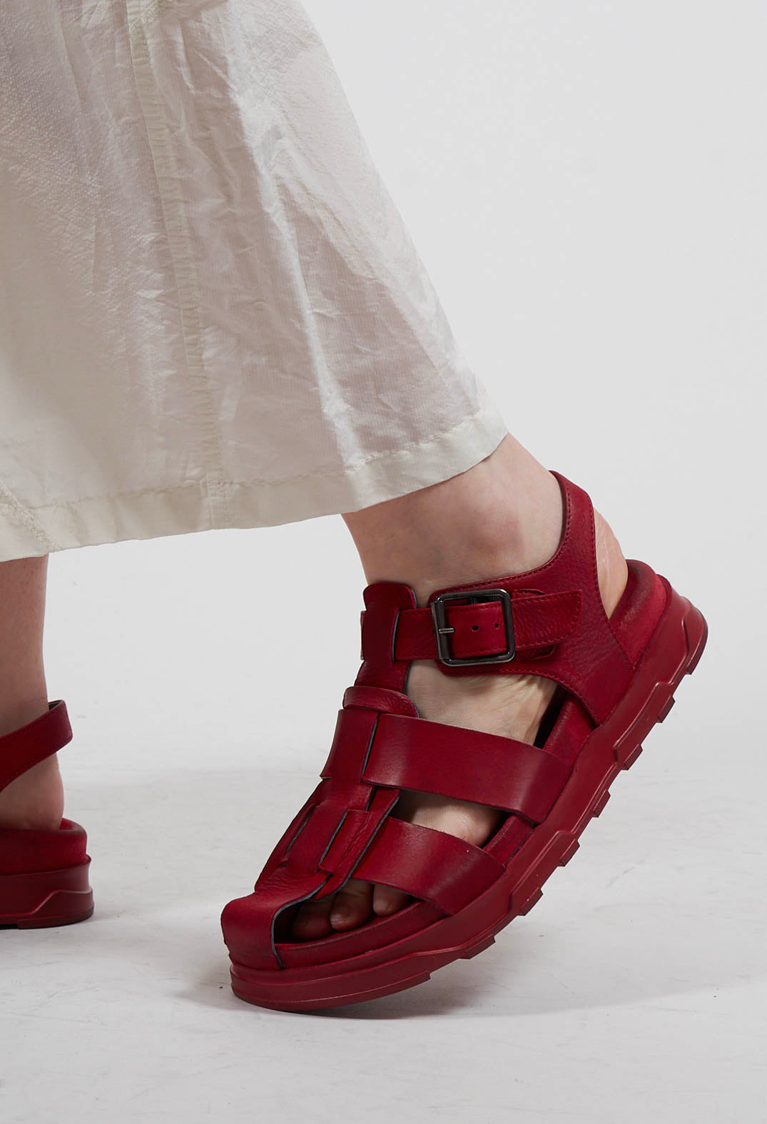 Cut out Sandals in Gasoline Rosso