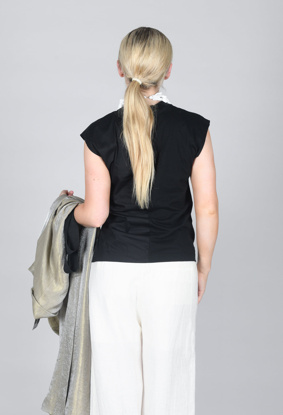 Sleeveless Jersey Top Quinotauro in Nero