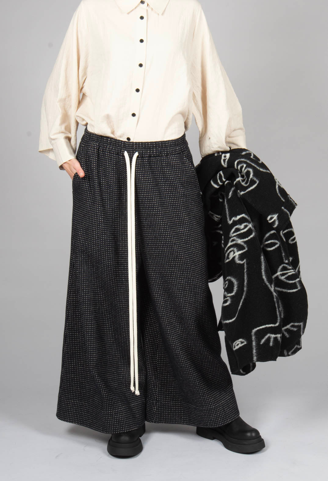 Drawstring Trouser in Navy