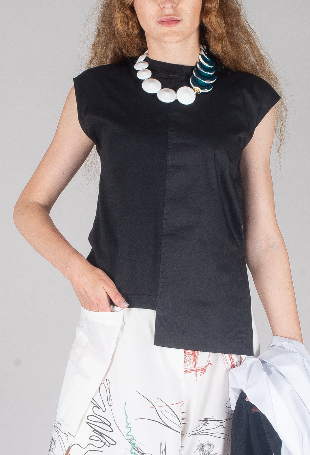 Sleeveless Jersey Top Quinotauro in Nero