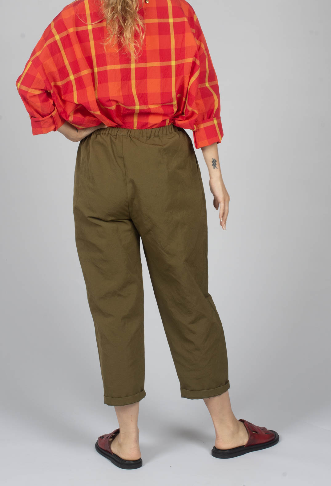 Barrel Leg Trouser in Military Green