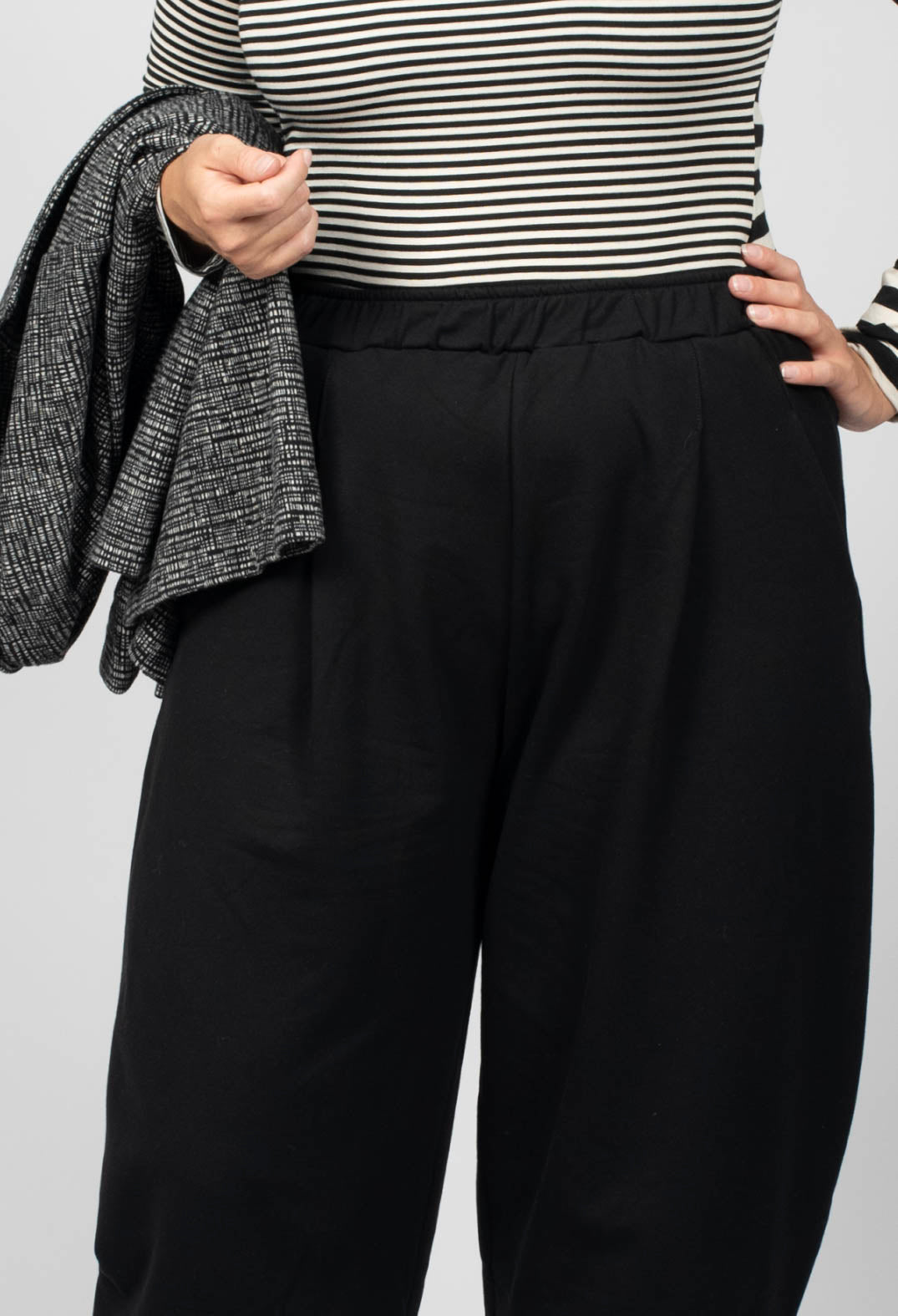 Bianco F Trousers in Nero