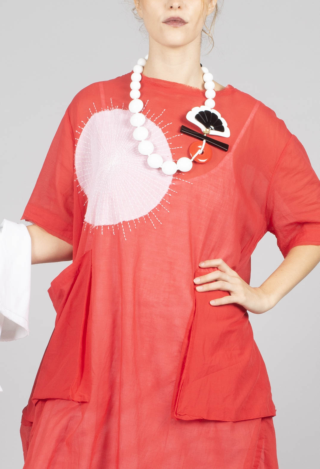Short Sleeved Applique Dress in Red