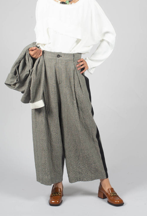 Cropped Trousers in Black and White