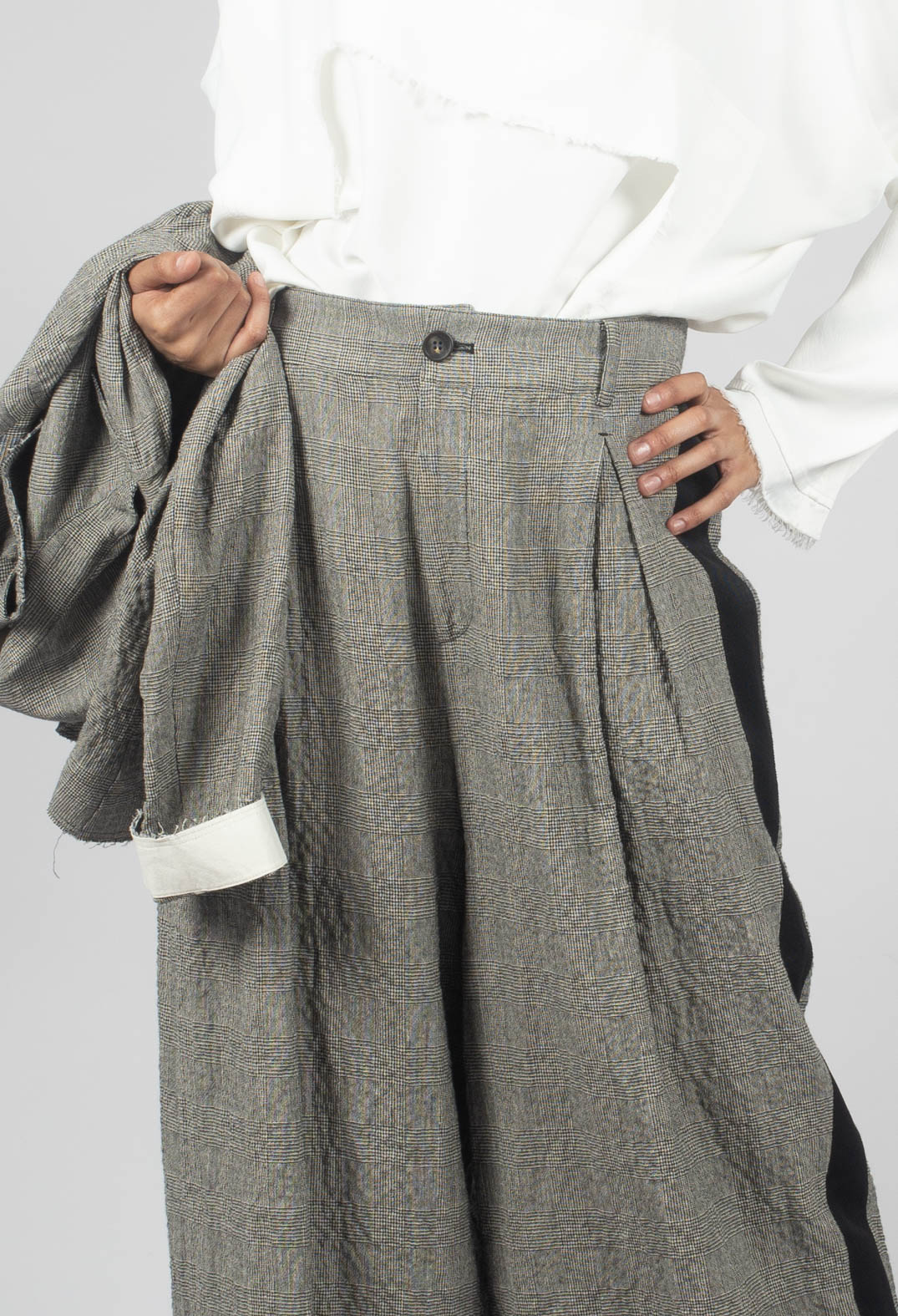 Cropped Trousers in Black and White