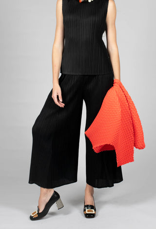 Simply Pleat Trousers in Black
