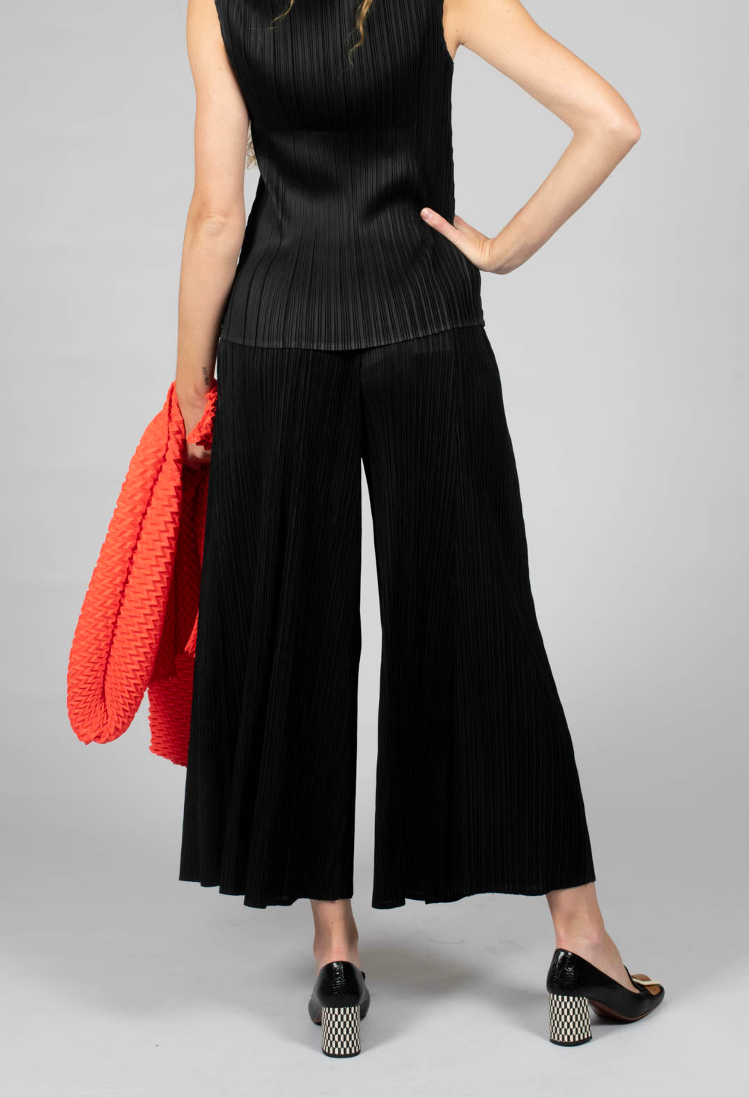 Simply Pleat Trousers in Black