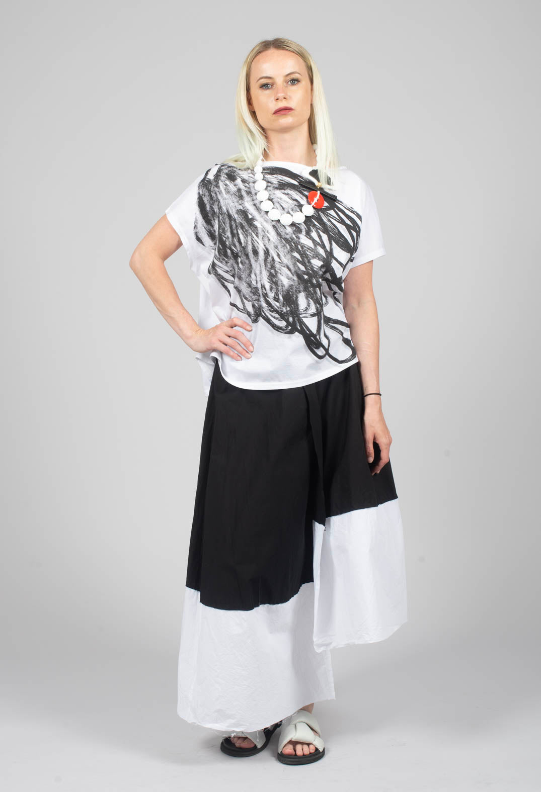 Uvik Skirt in White with Black