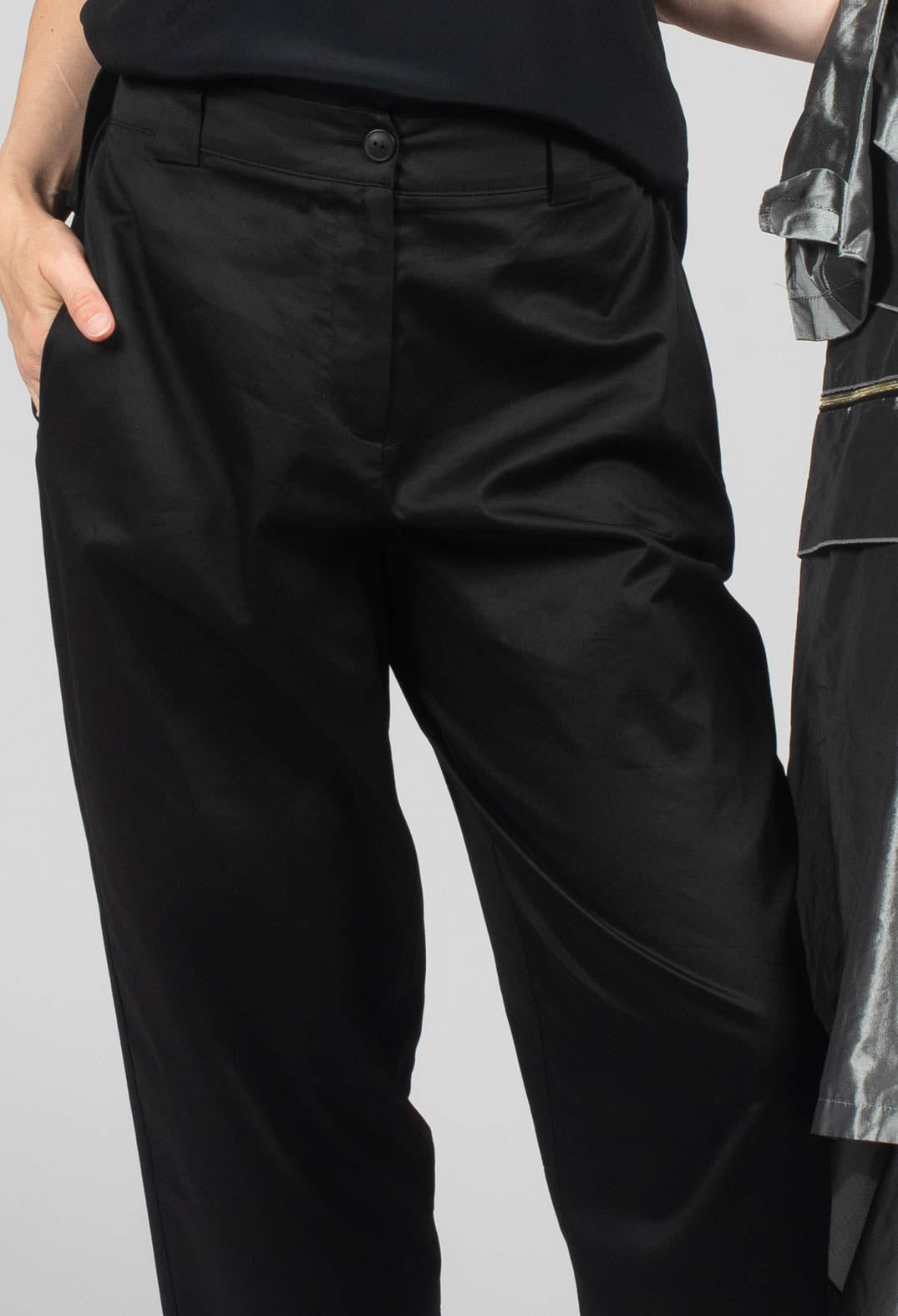 Straight Leg Trouser in Black