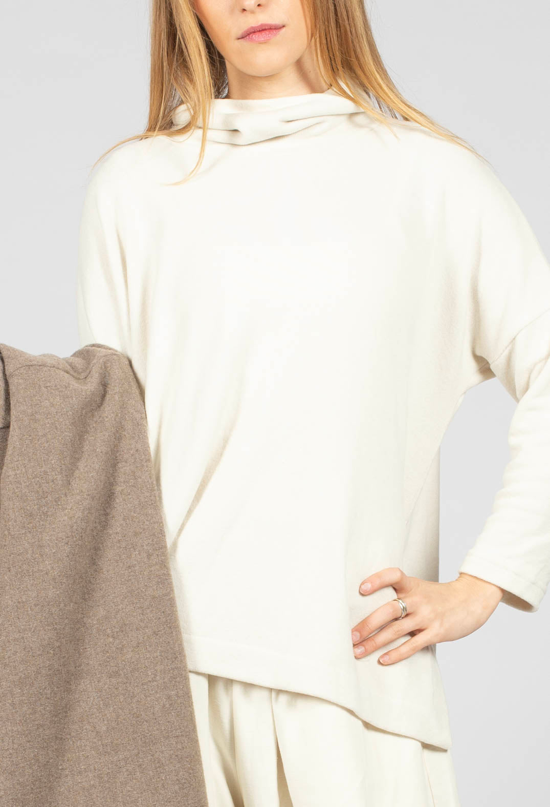 Dina Jumper  in Luna