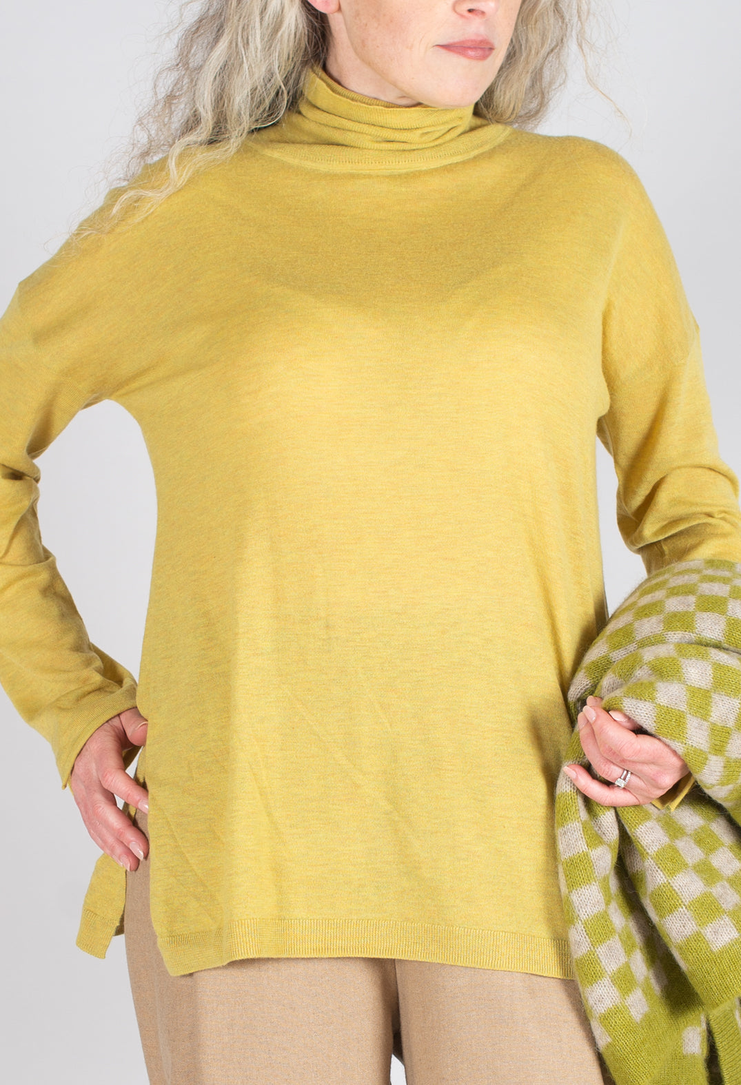 Fine Knit Turtleneck Top in Verde Cedro