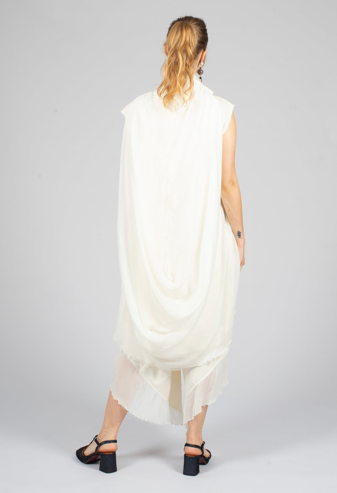 Sleeveless Shirt in Antique White