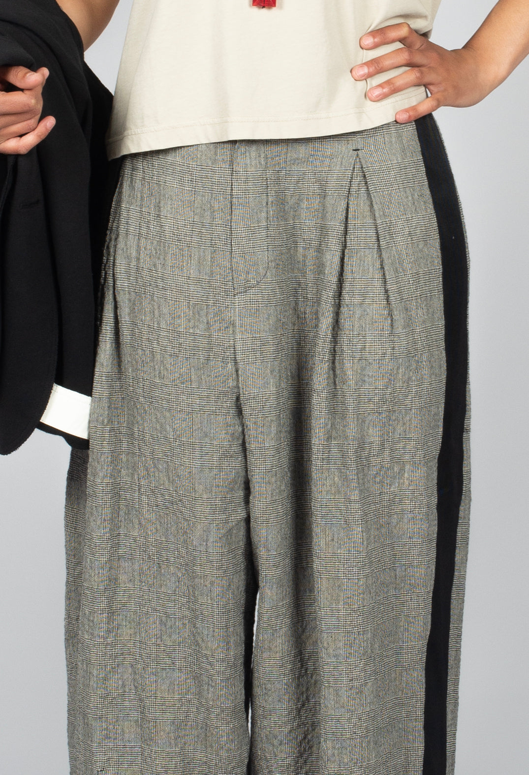 Cropped Trousers in Black and White