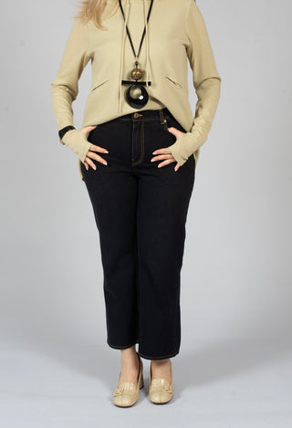 Jasu Trousers in Black