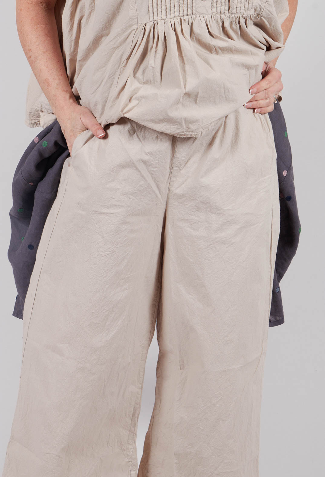 Dehnjung Trousers in Kiesel