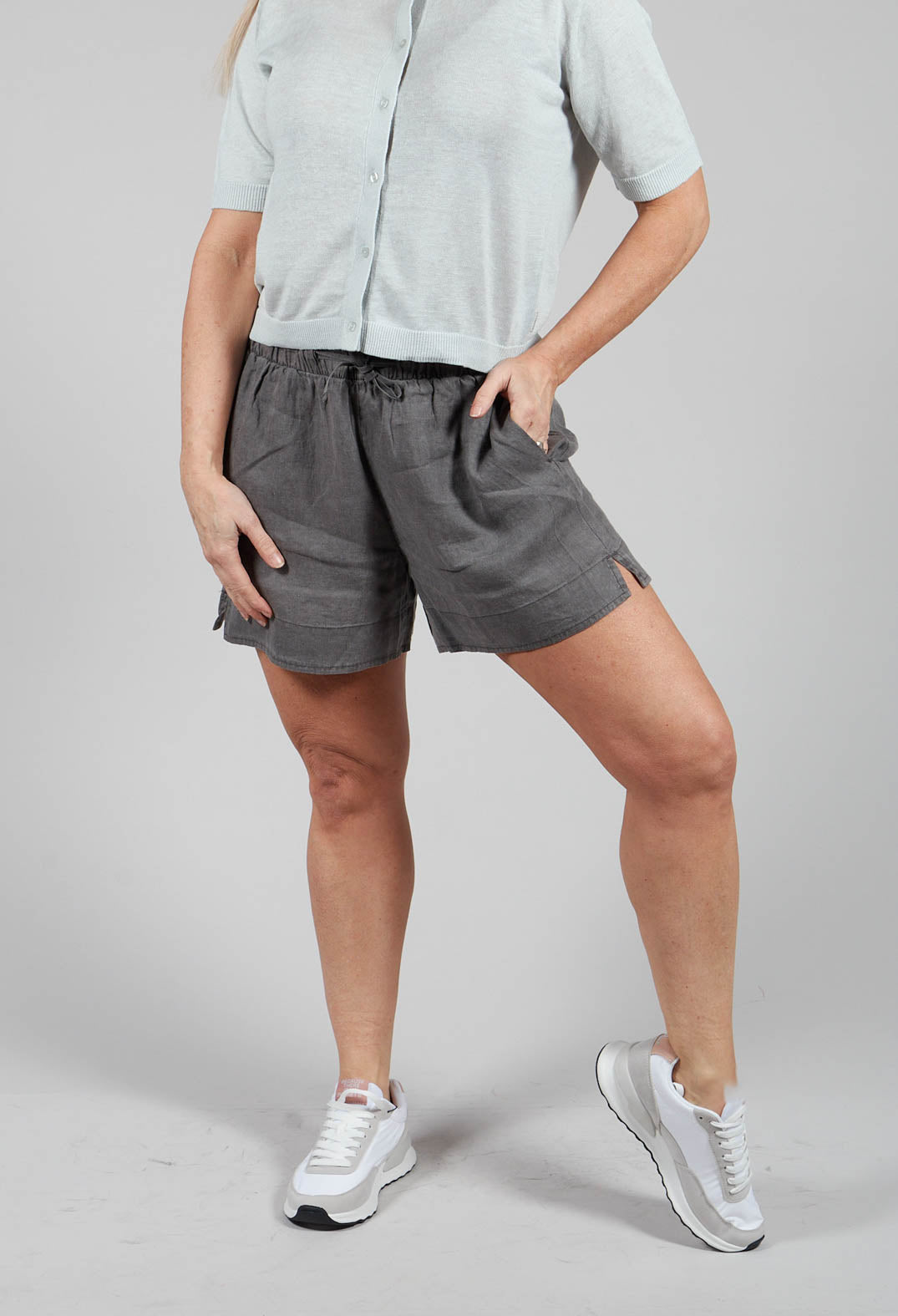 Devaalf Shorts in Charcoal