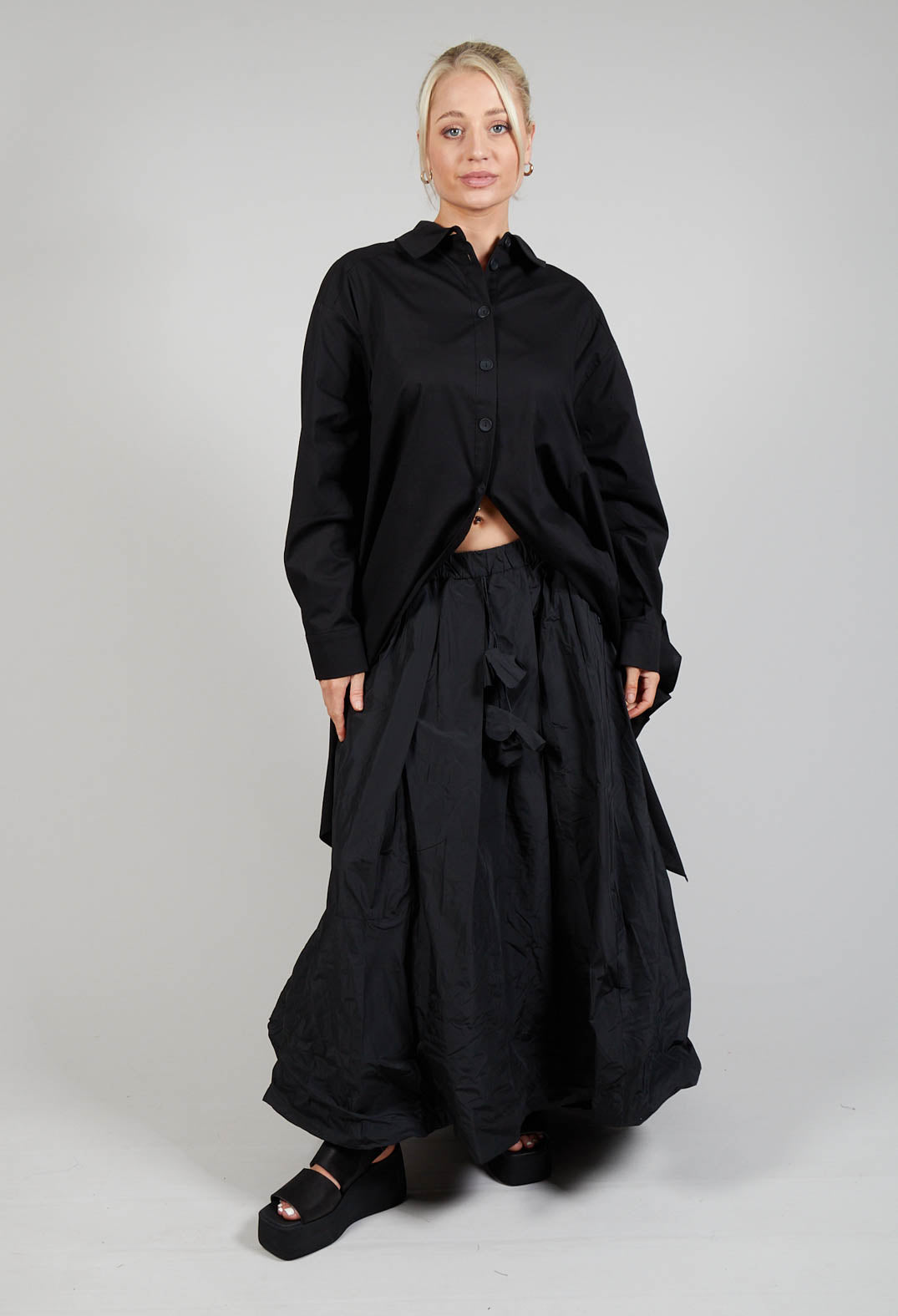Dipped Hemline Skirt in Black