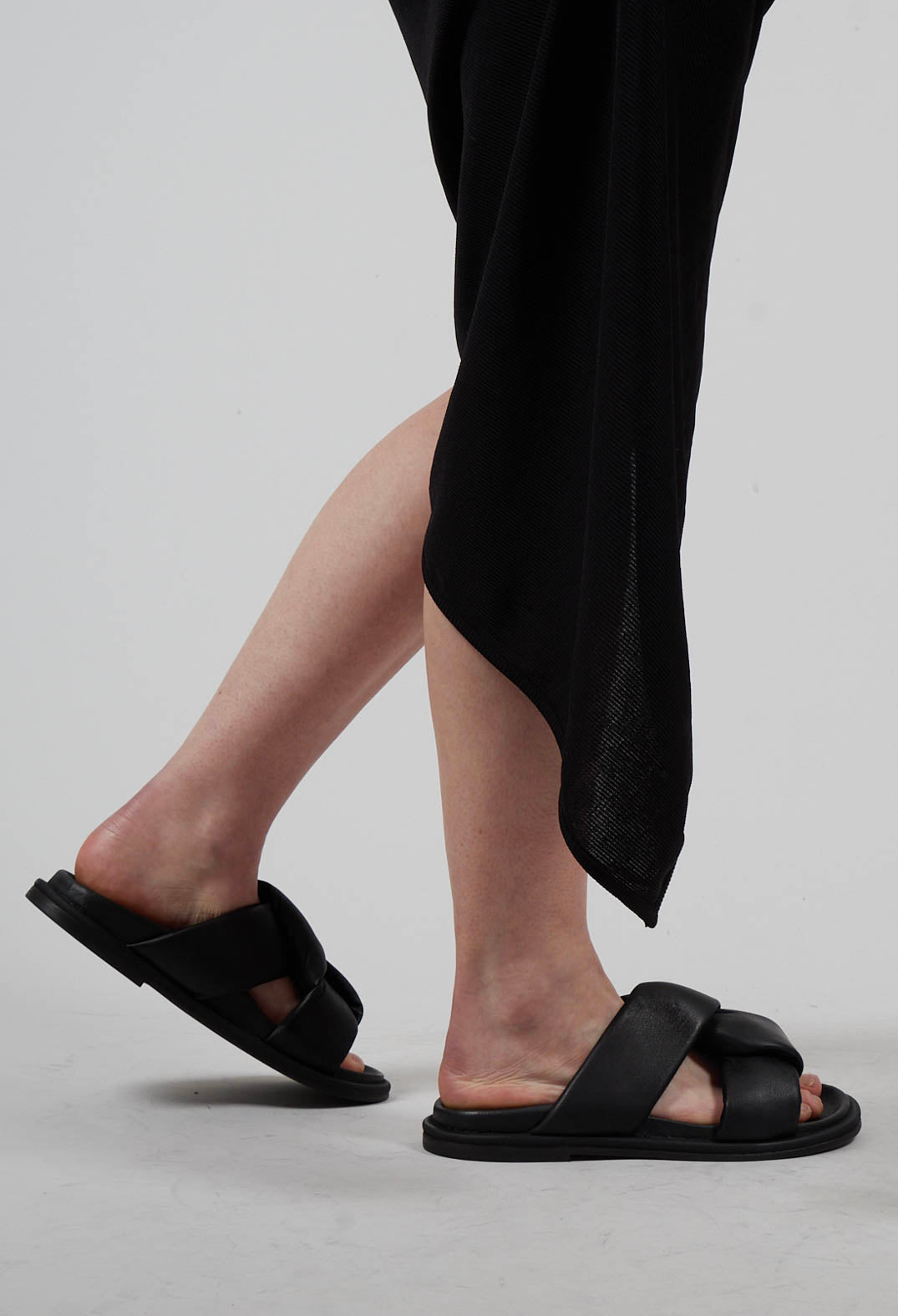 Double Cross Over Strap Flat Sandal in Gasoline Nero