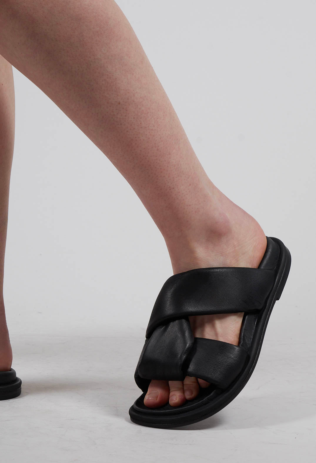 Double Cross Over Strap Flat Sandal in Gasoline Nero