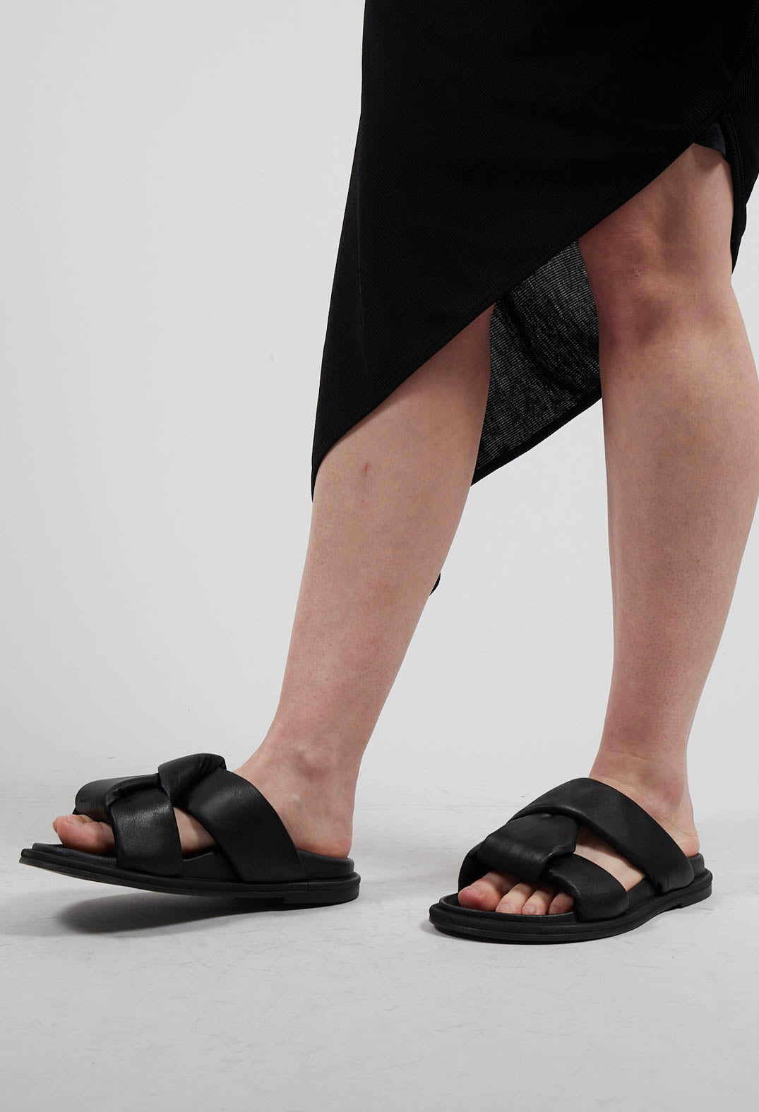 Double Cross Over Strap Flat Sandal in Gasoline Nero
