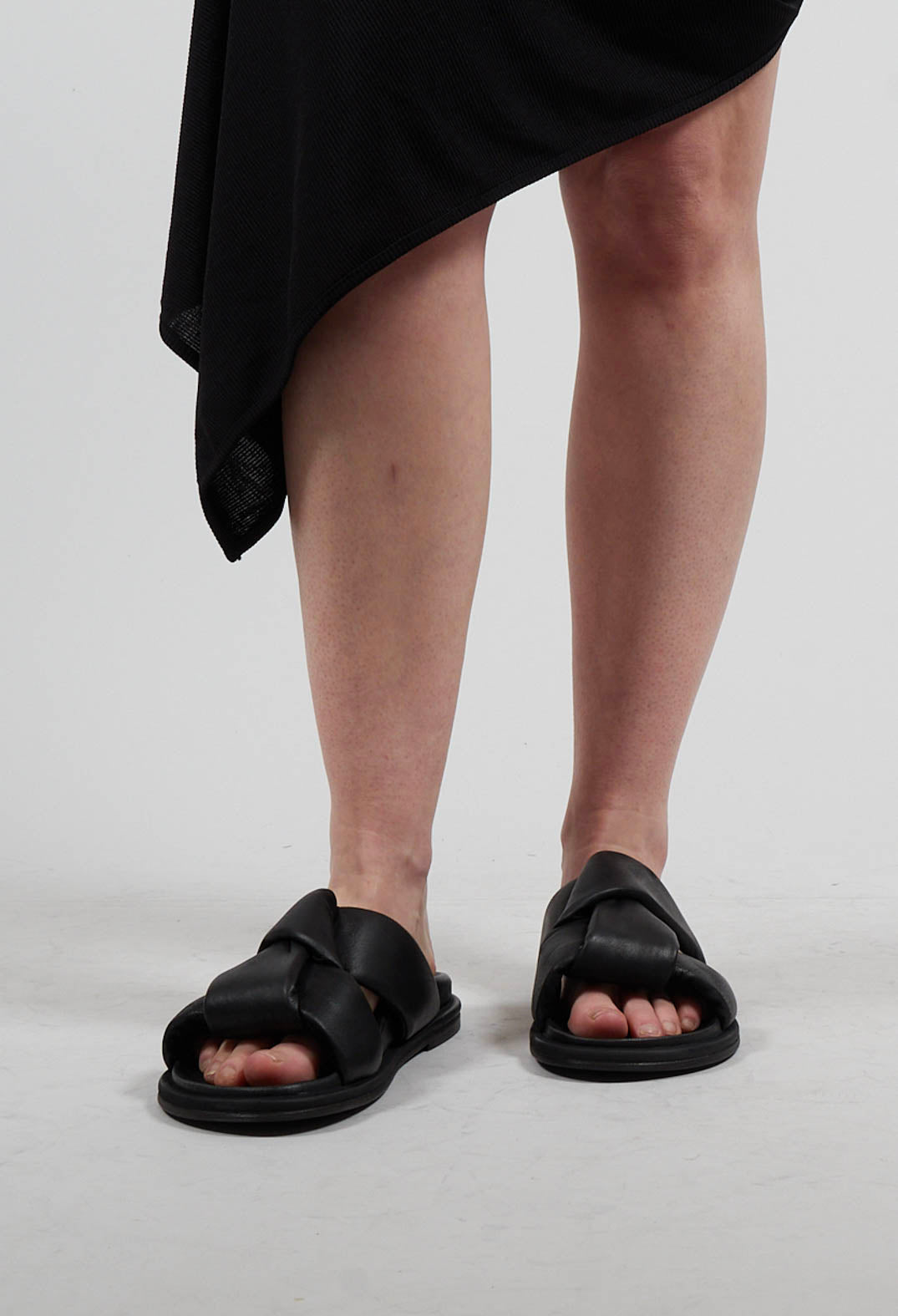 Double Cross Over Strap Flat Sandal in Gasoline Nero