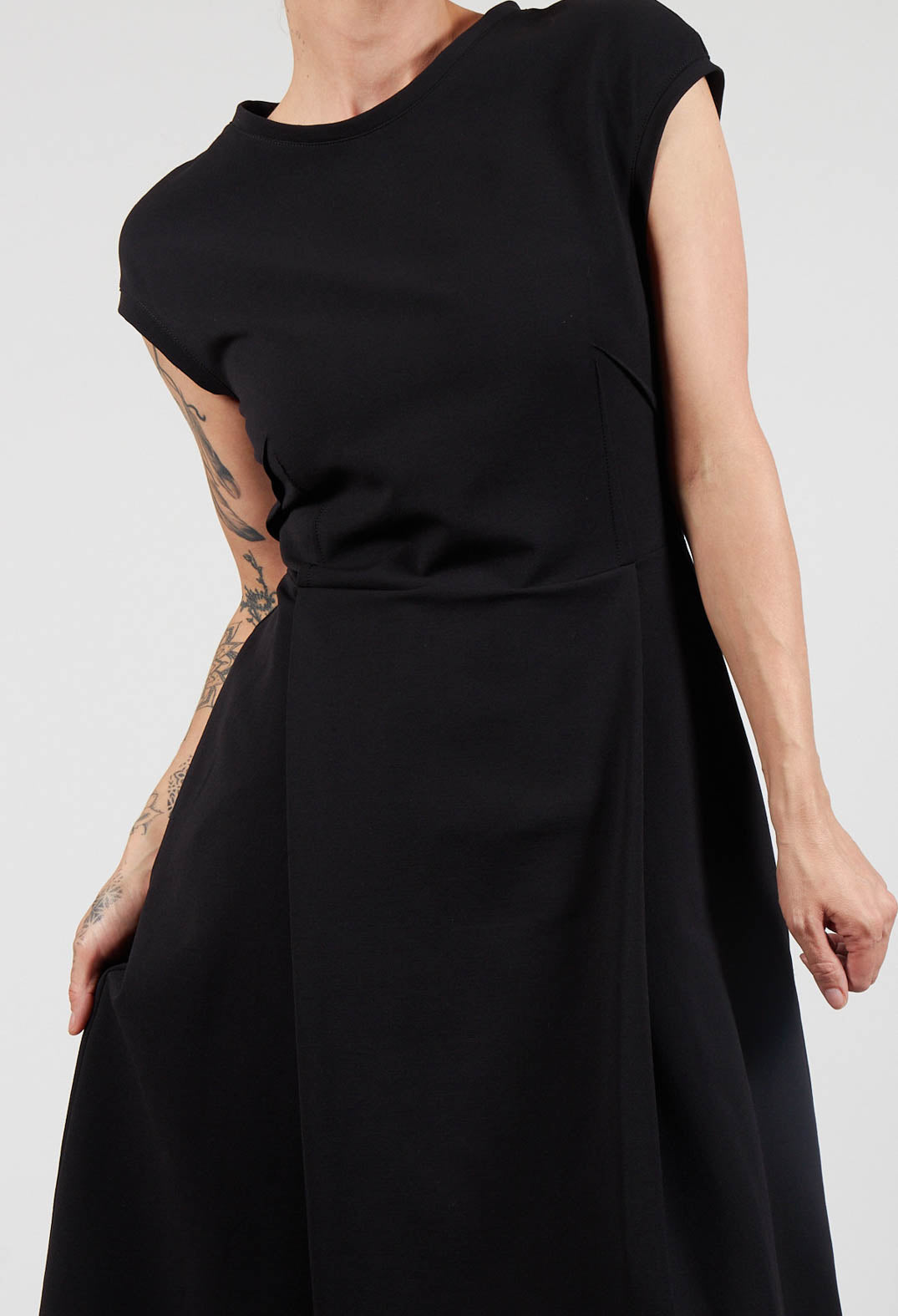 Dress Anda In Black